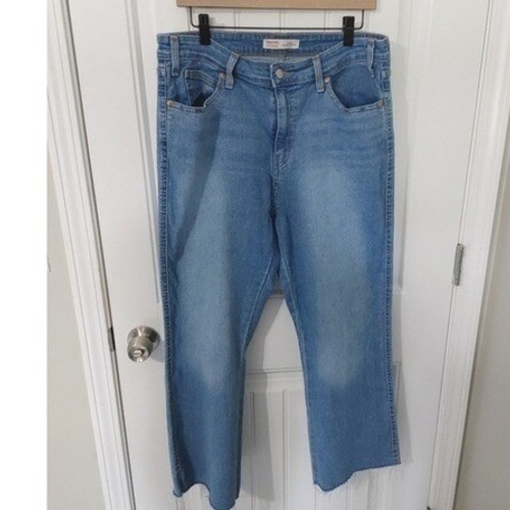 Levi Strauss High Rise Crop Flare Jeans Light Wash 16 W33 Fringe Mom Denim